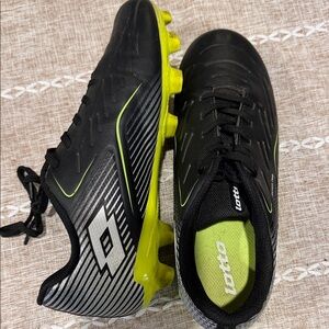 OTTO Boys Size 5 Black and Yellow Athletic Cleats